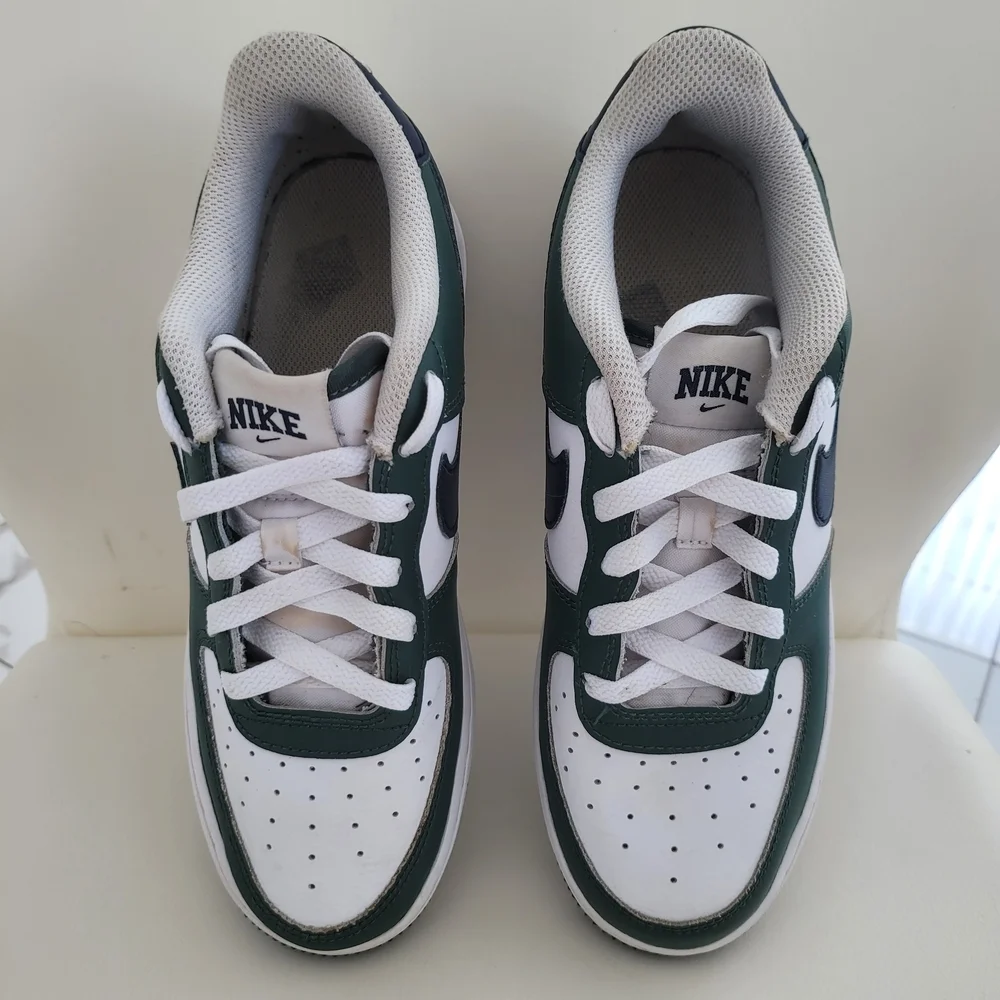 Nike Air Force 1 Low Grade School Lifestyle Shoes (Vintage Green/White/Obsidian)